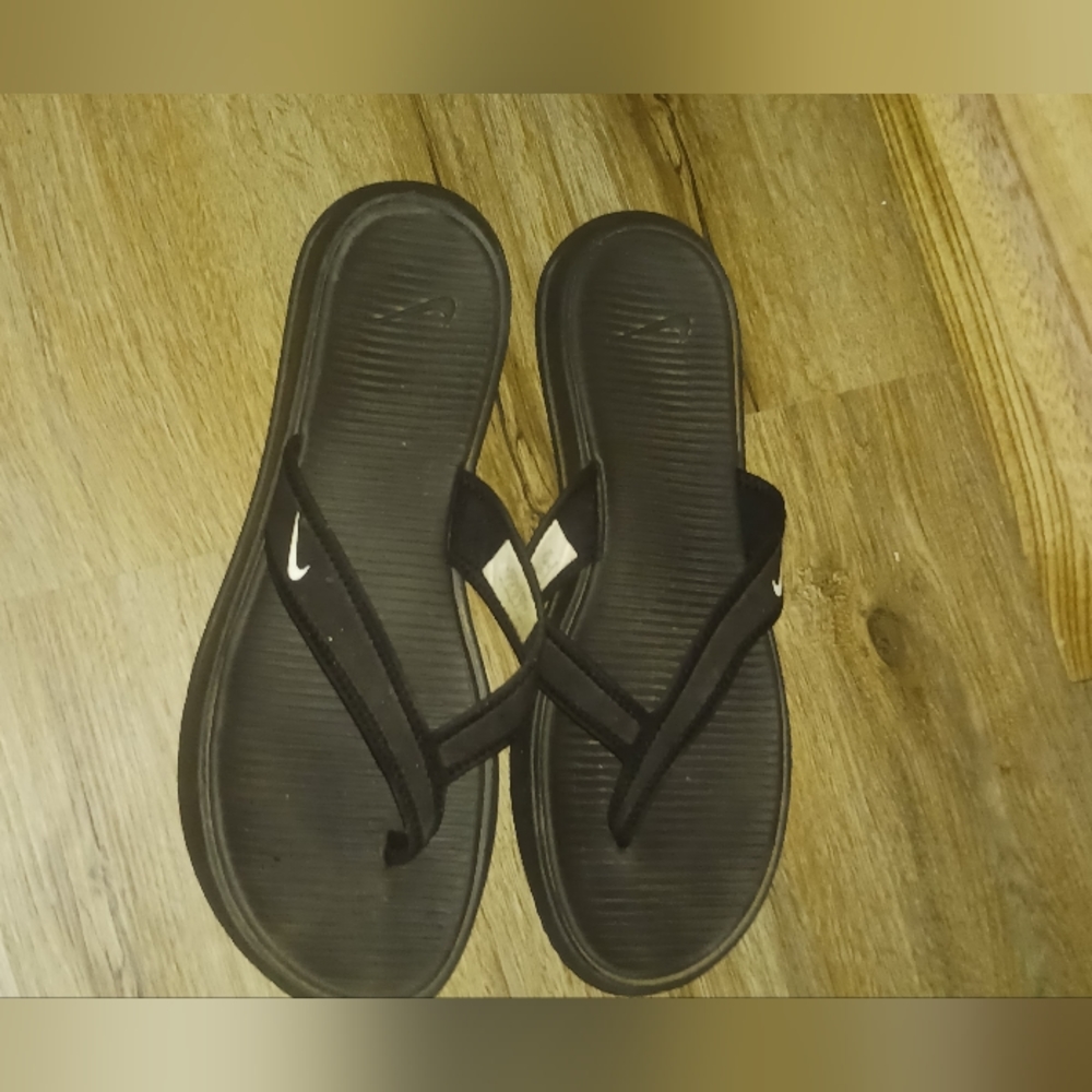 Nike/flip-flops